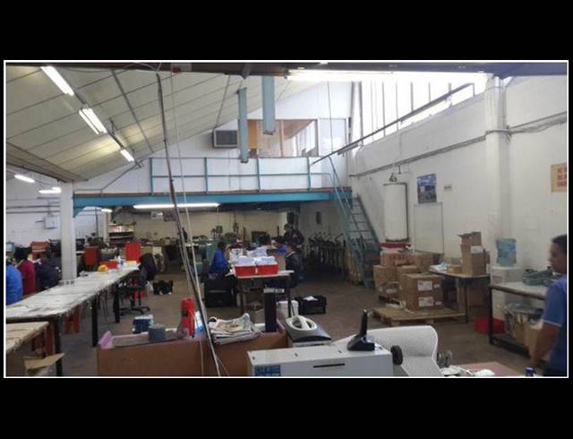 1,000M² FACTORY TO LET IN PAARDEN EILAND
